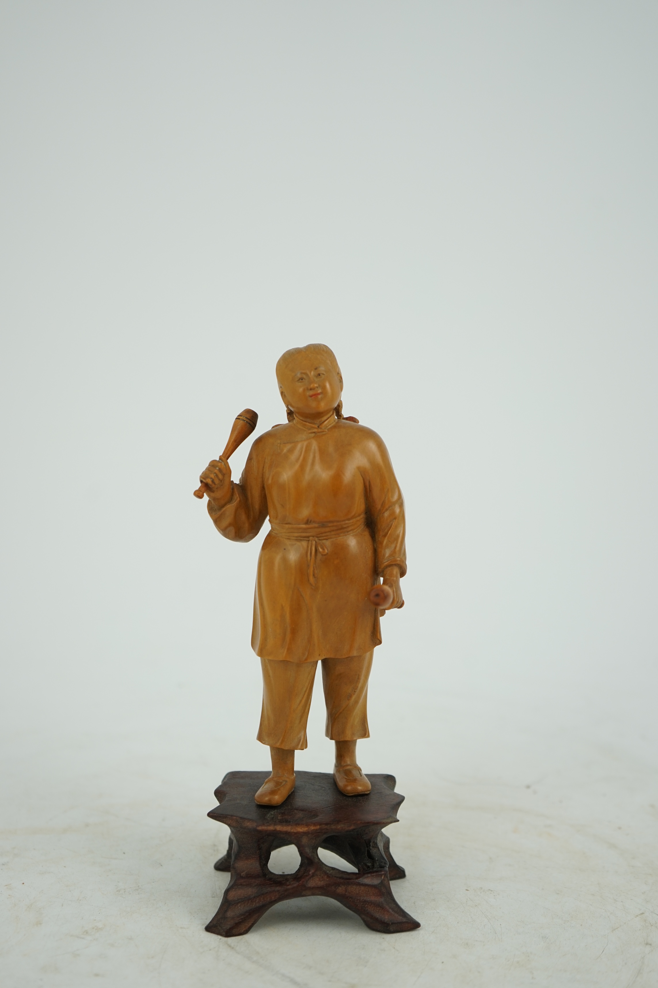 A Chinese boxwood figure of a female juggler, attributed to Zhu Zichang (1876-1934), Republic period